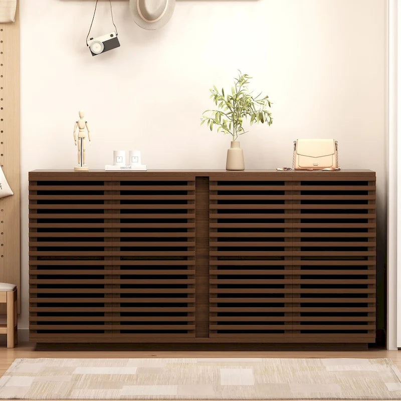 Credenza a buffet con ante a doghe in legno