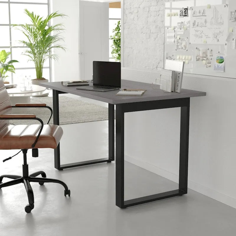 Tavolo da riunione con piano in laminato e base a U